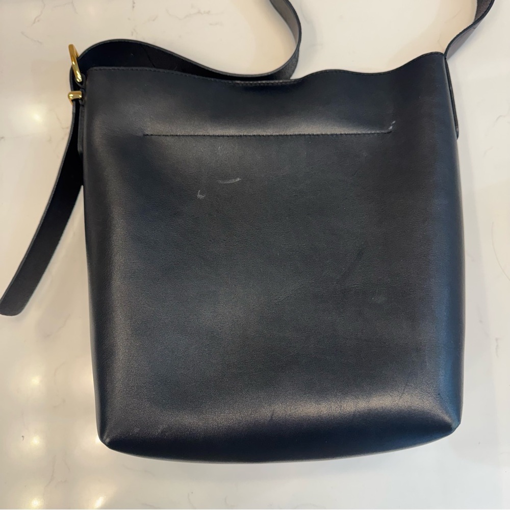 Madewell Essential Medium Bucket tote - Picture 10 of 11